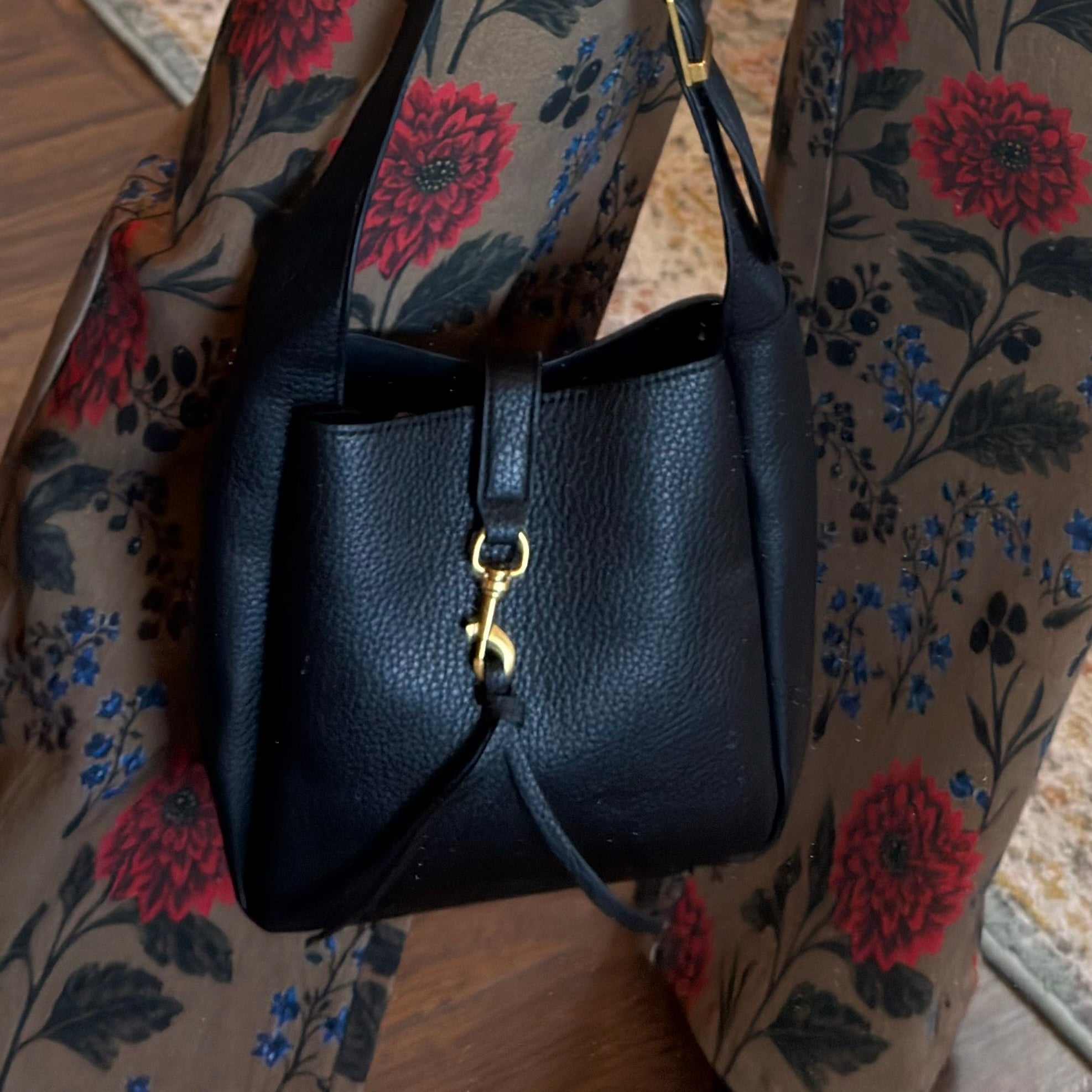 Shoulder Bag in Black
