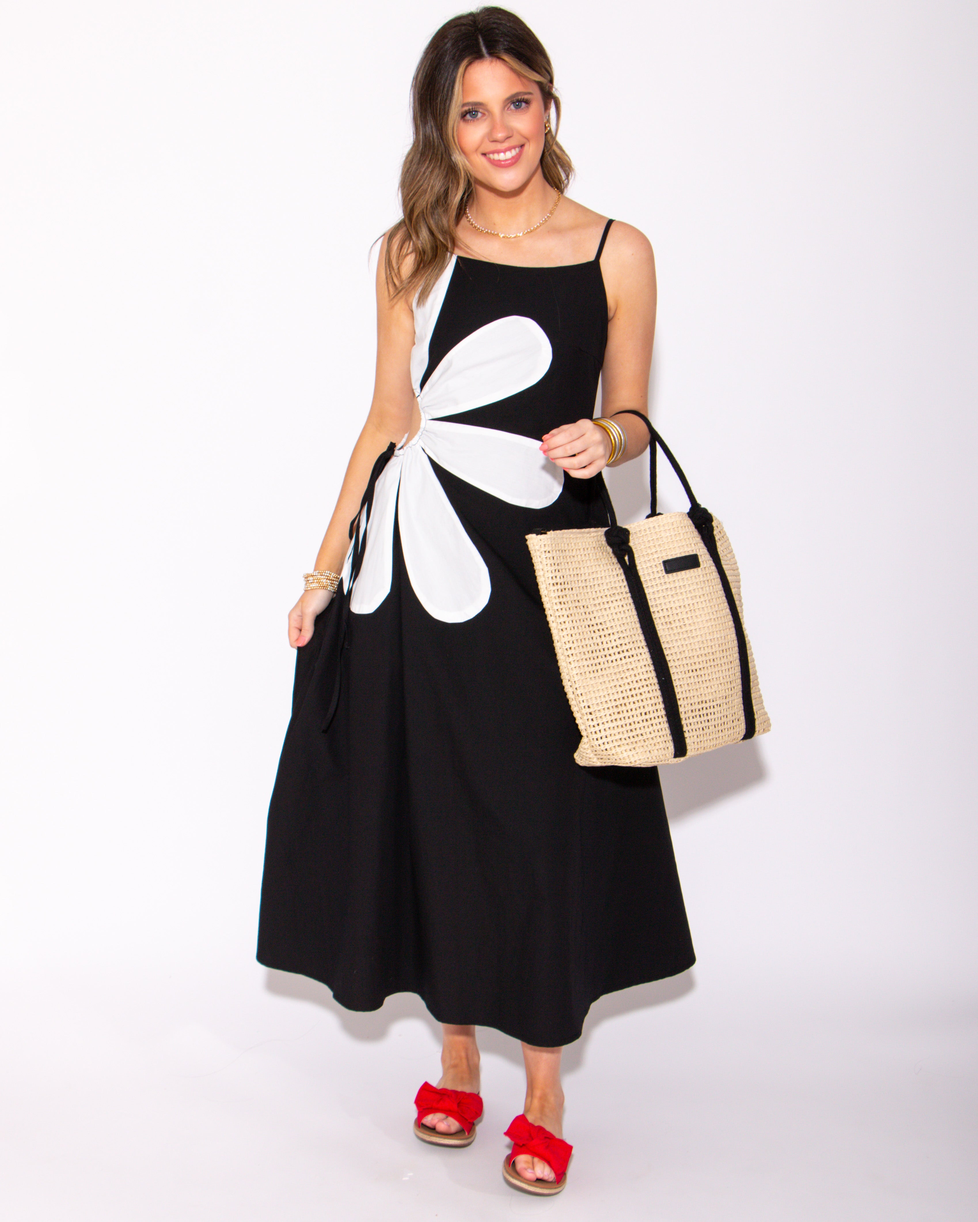 Chic Straw Tote Convertible Crossbody in Black