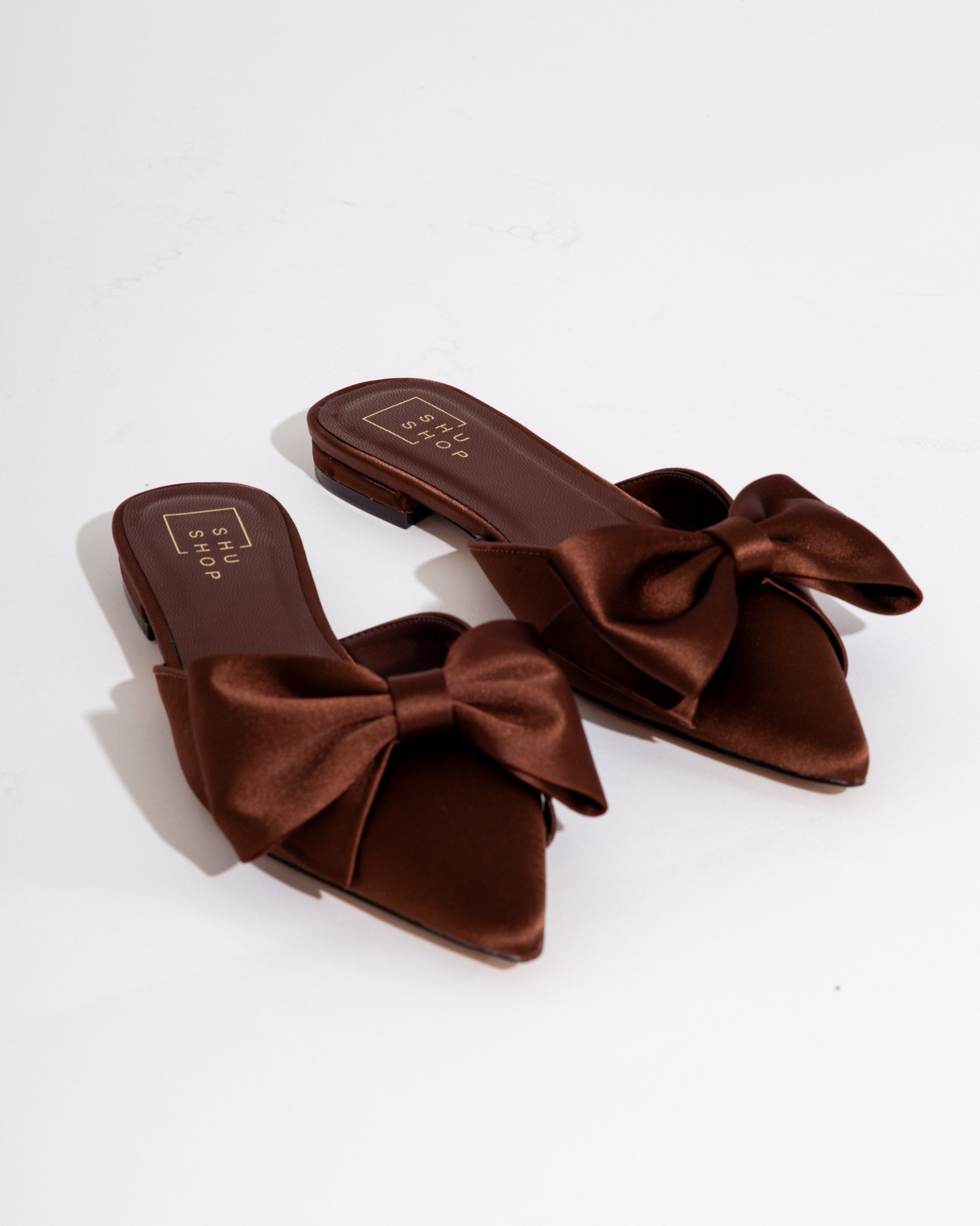 Timeless Twist Bow Flat