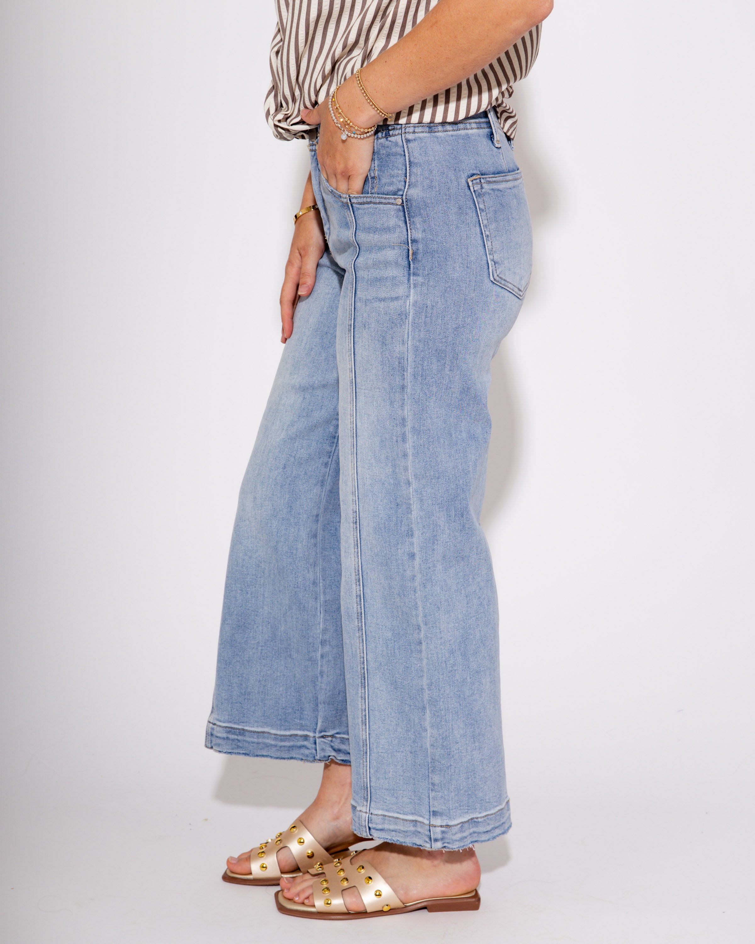 The Front Seam Detail Crop Jeans