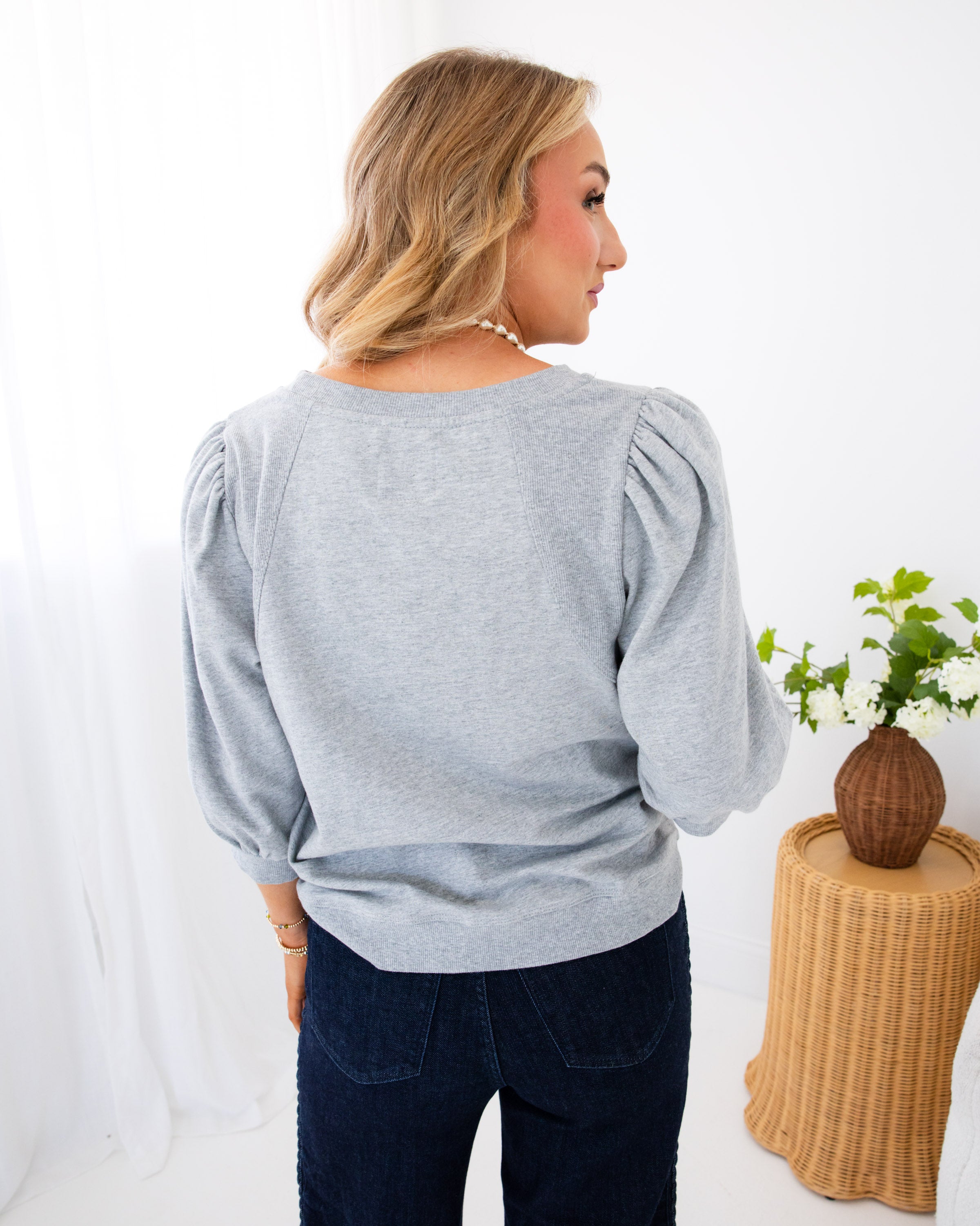 Relaxed Puff Sleeve Pullover Top in Grey