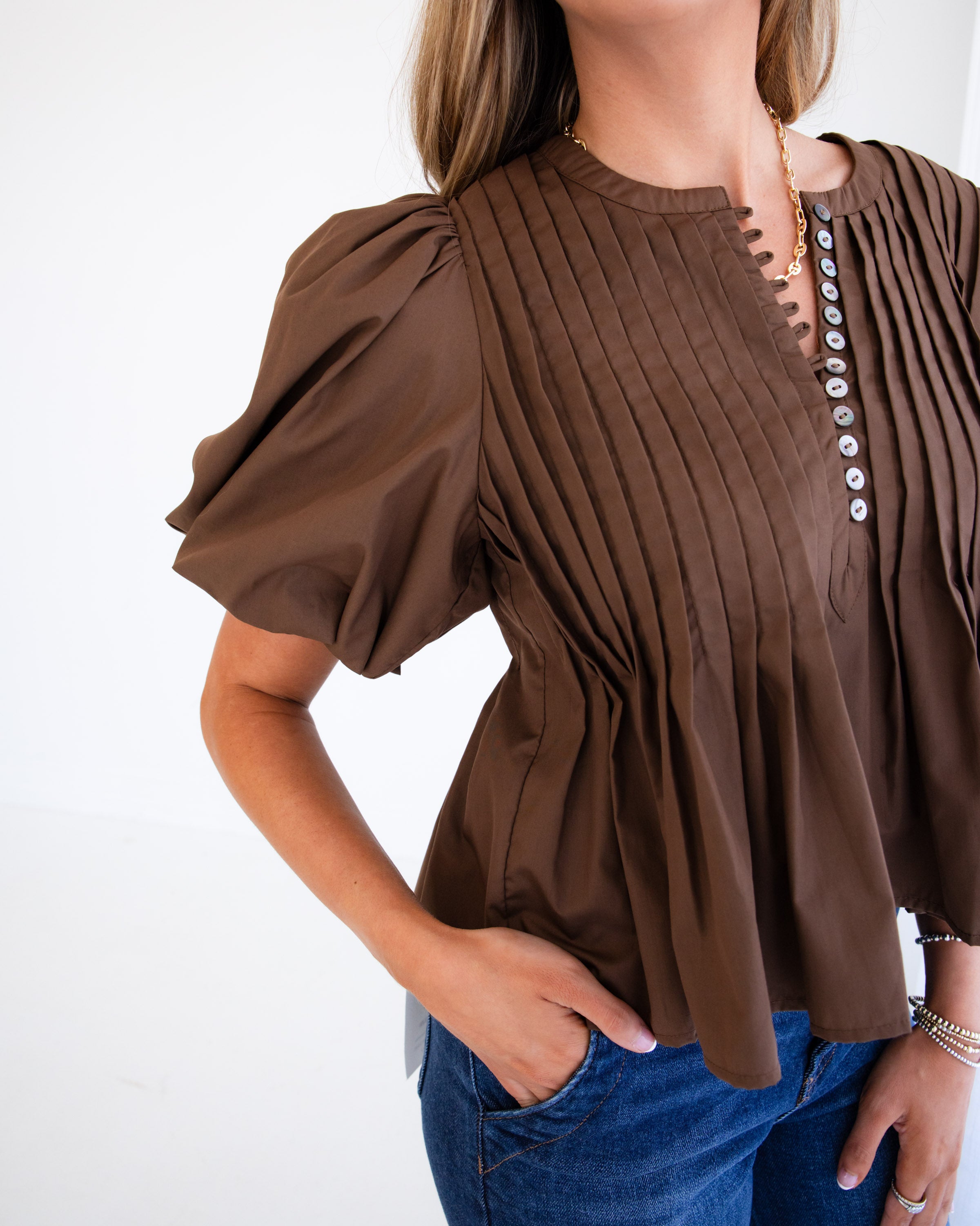 Puff Sleeve Pintuck Top in Brown