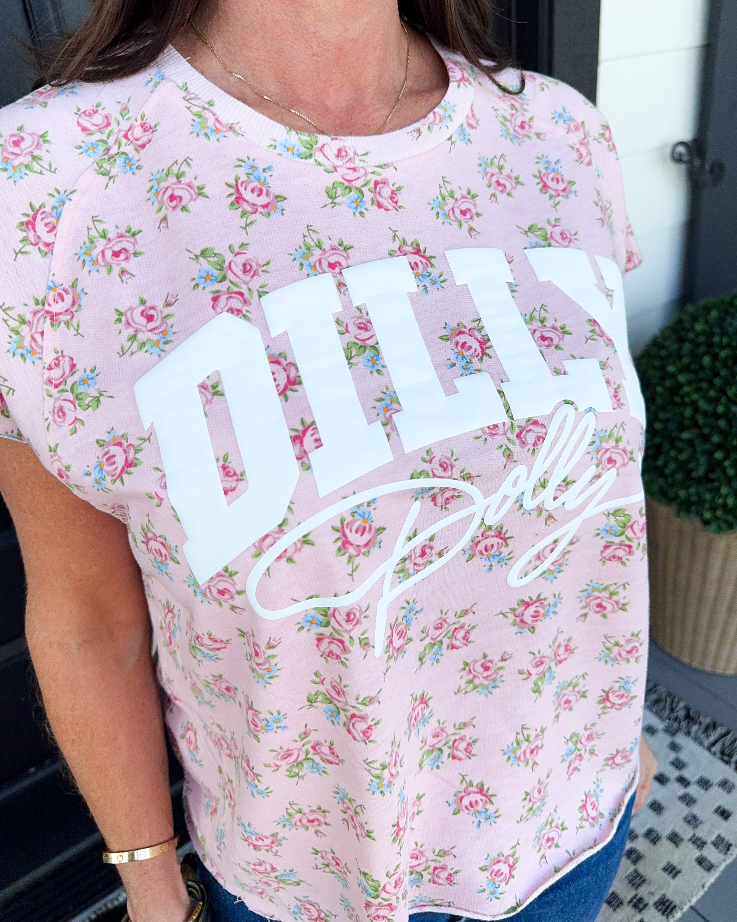 Dilly Dolly Tee