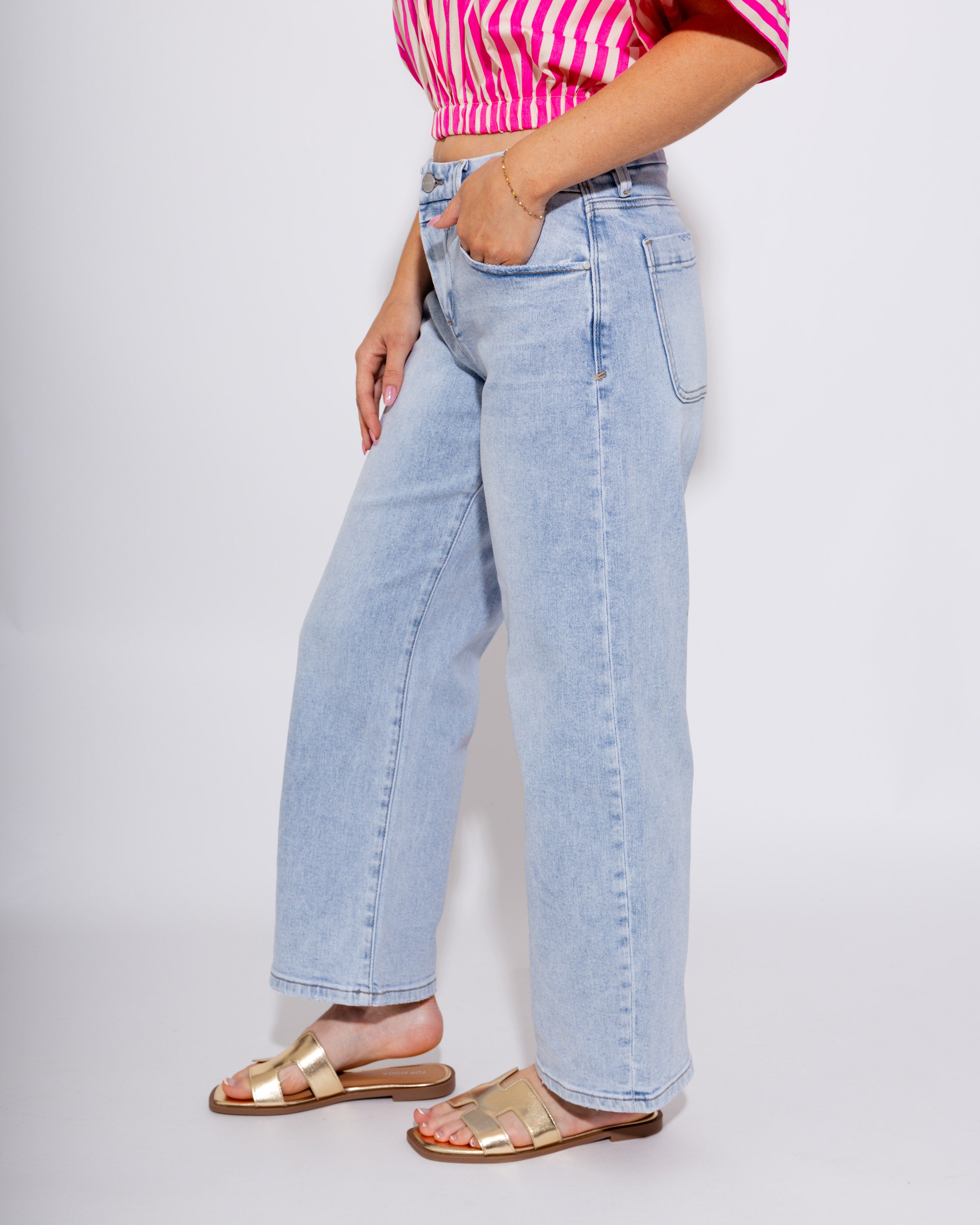 Slouchy Crop Barrel Jeans in Light