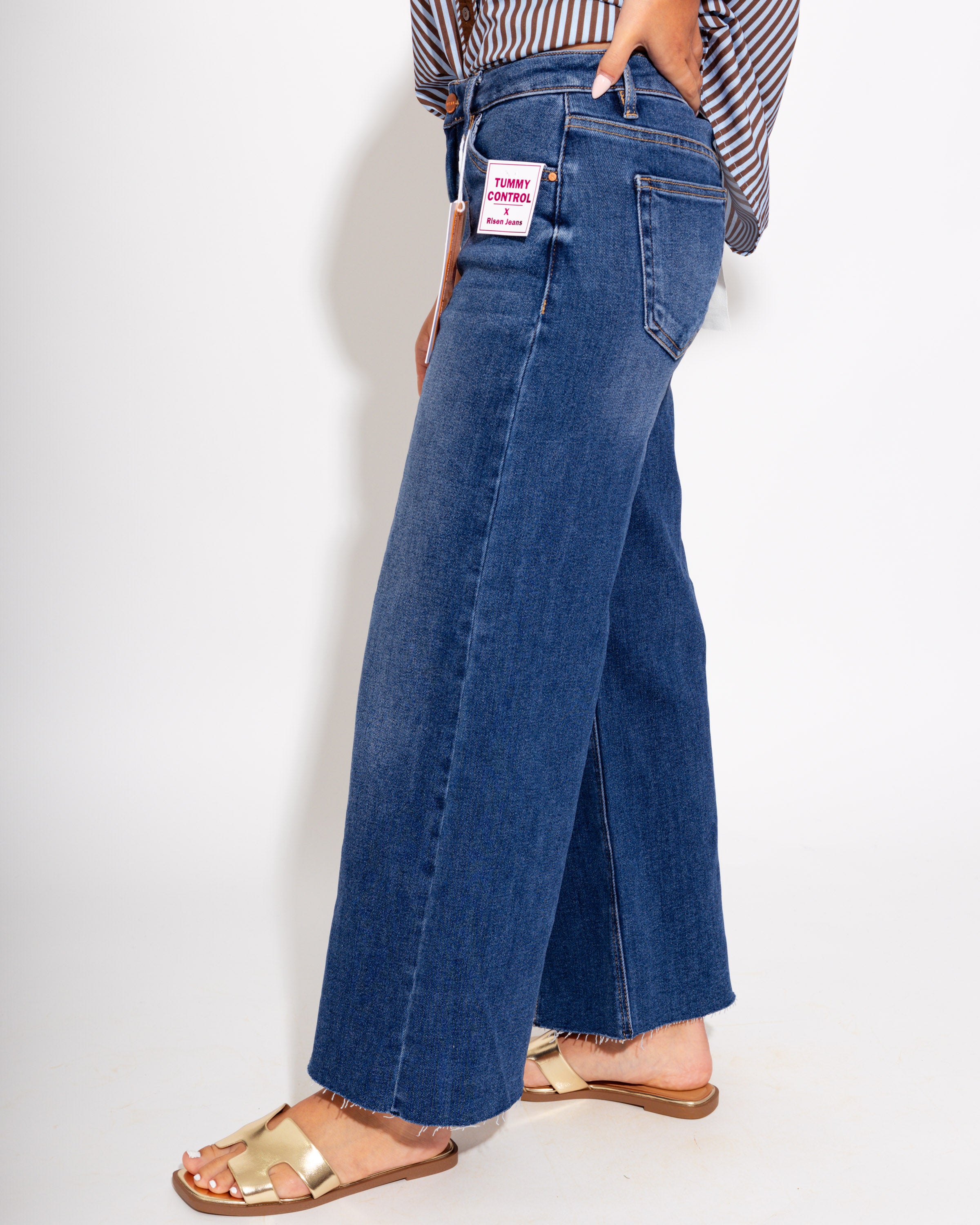 Mid-Rise Crop Wide Front Slit Jean in Dark