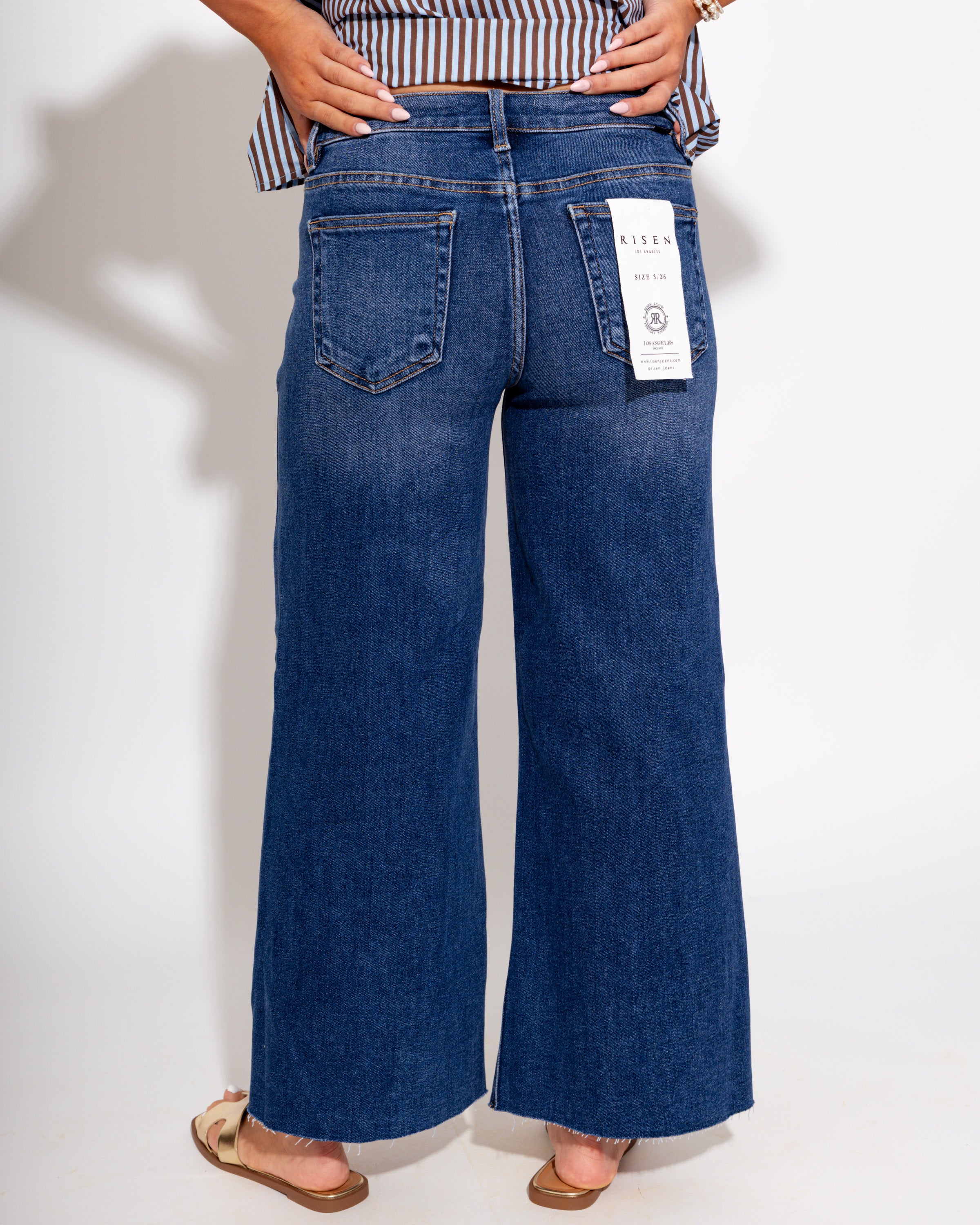 Mid-Rise Crop Wide Front Slit Jean in Dark