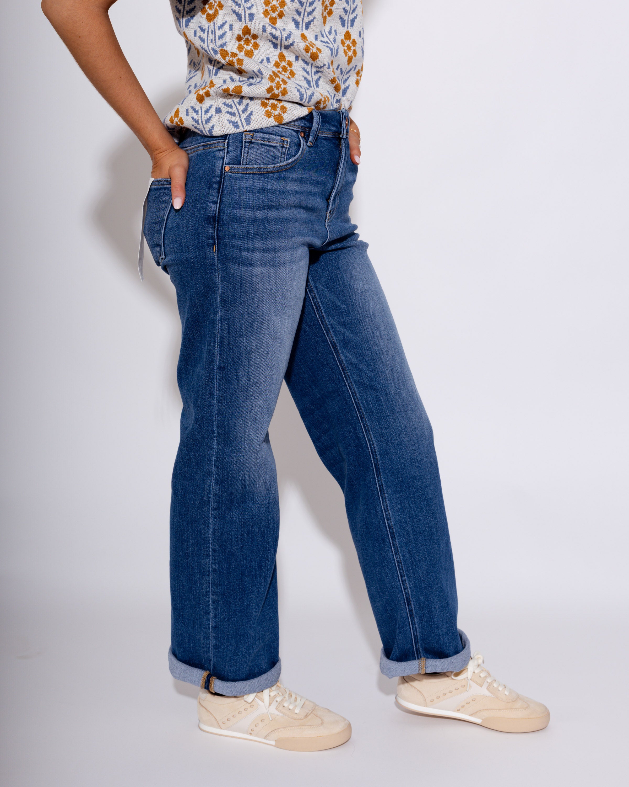 Relaxed Fit Cuffed Ankle Jeans