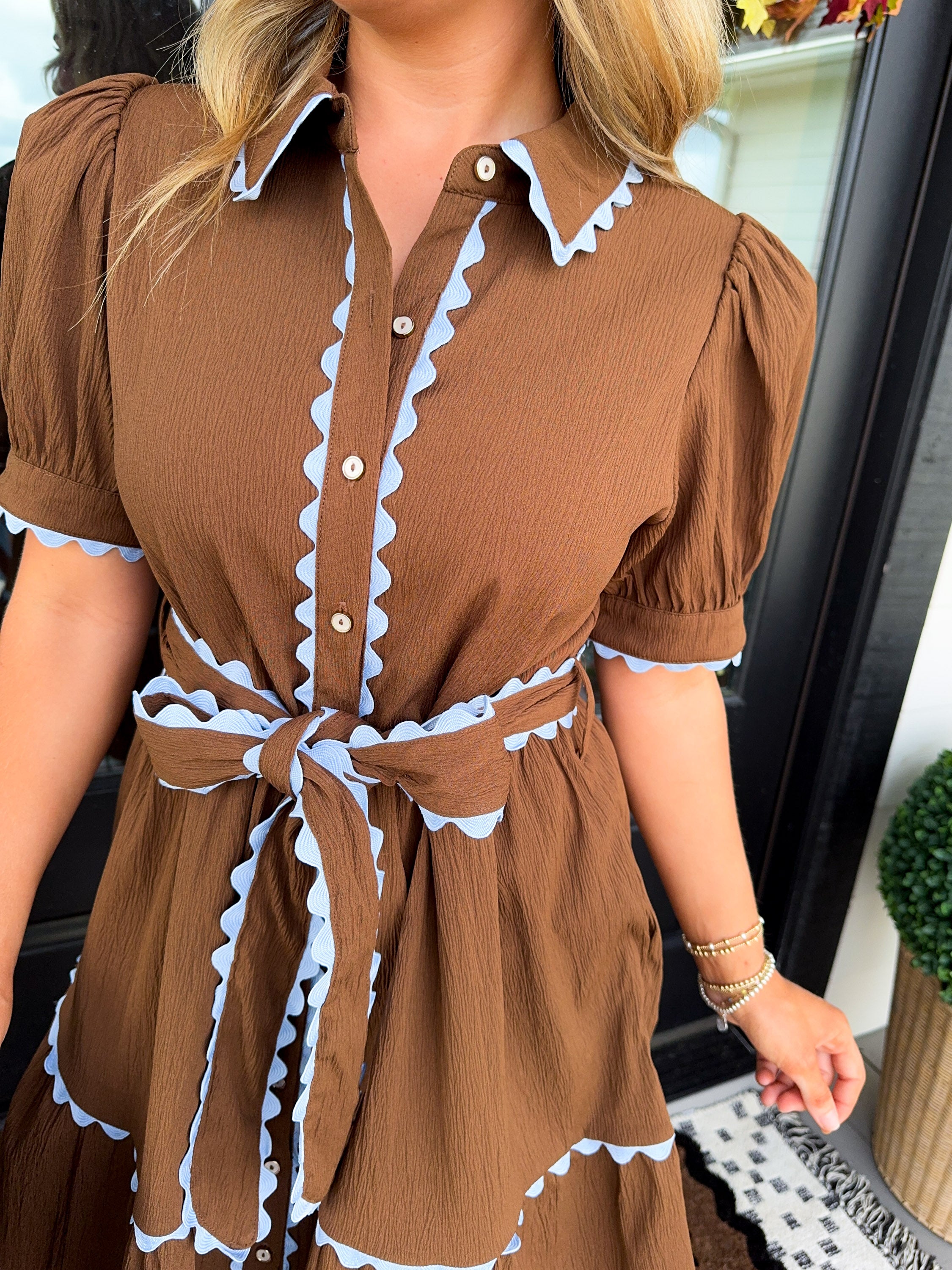 Puff Sleeve Scallop Trim Dress in Brown
