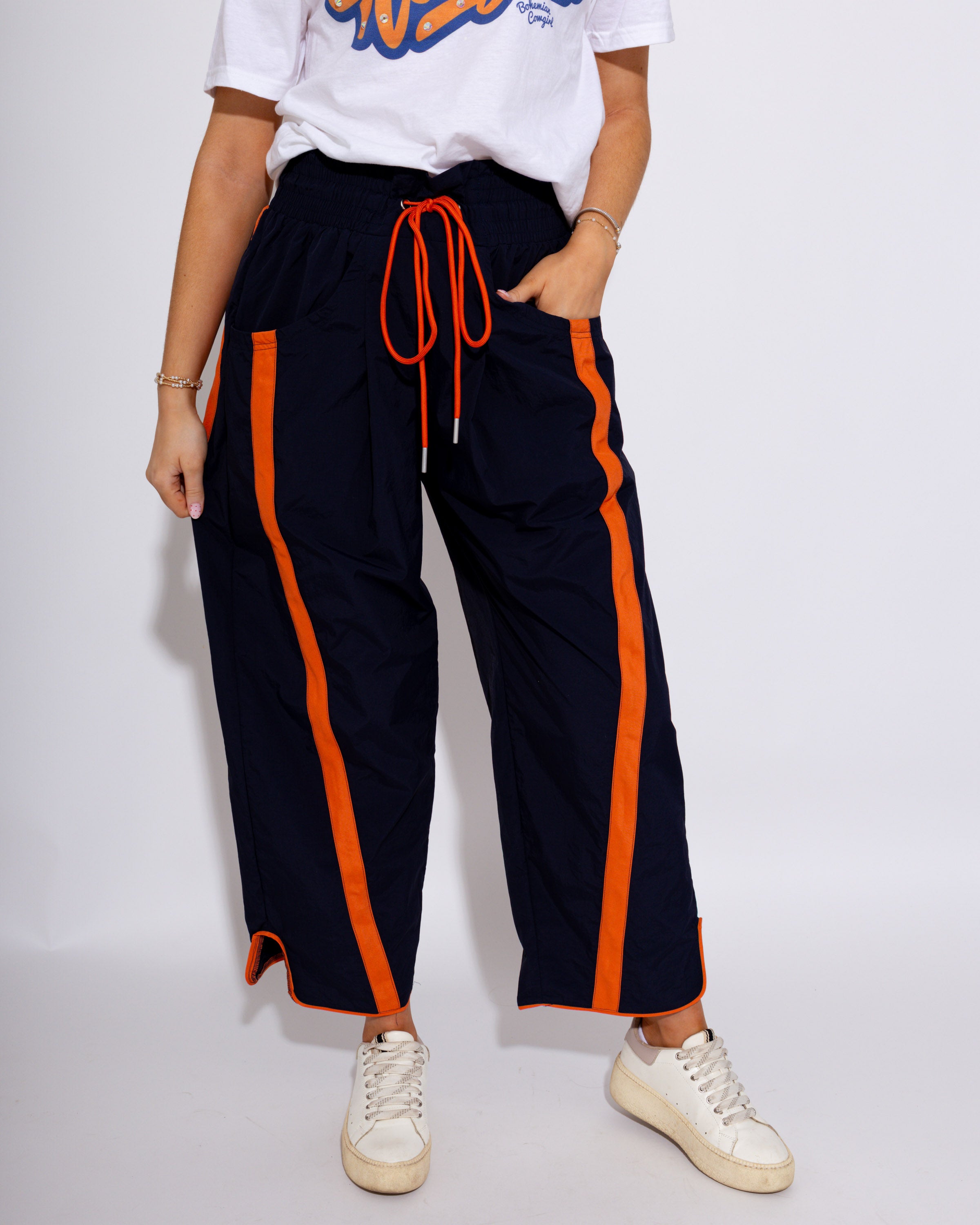 Windbreaker Pants With Contrast Stripe in Navy