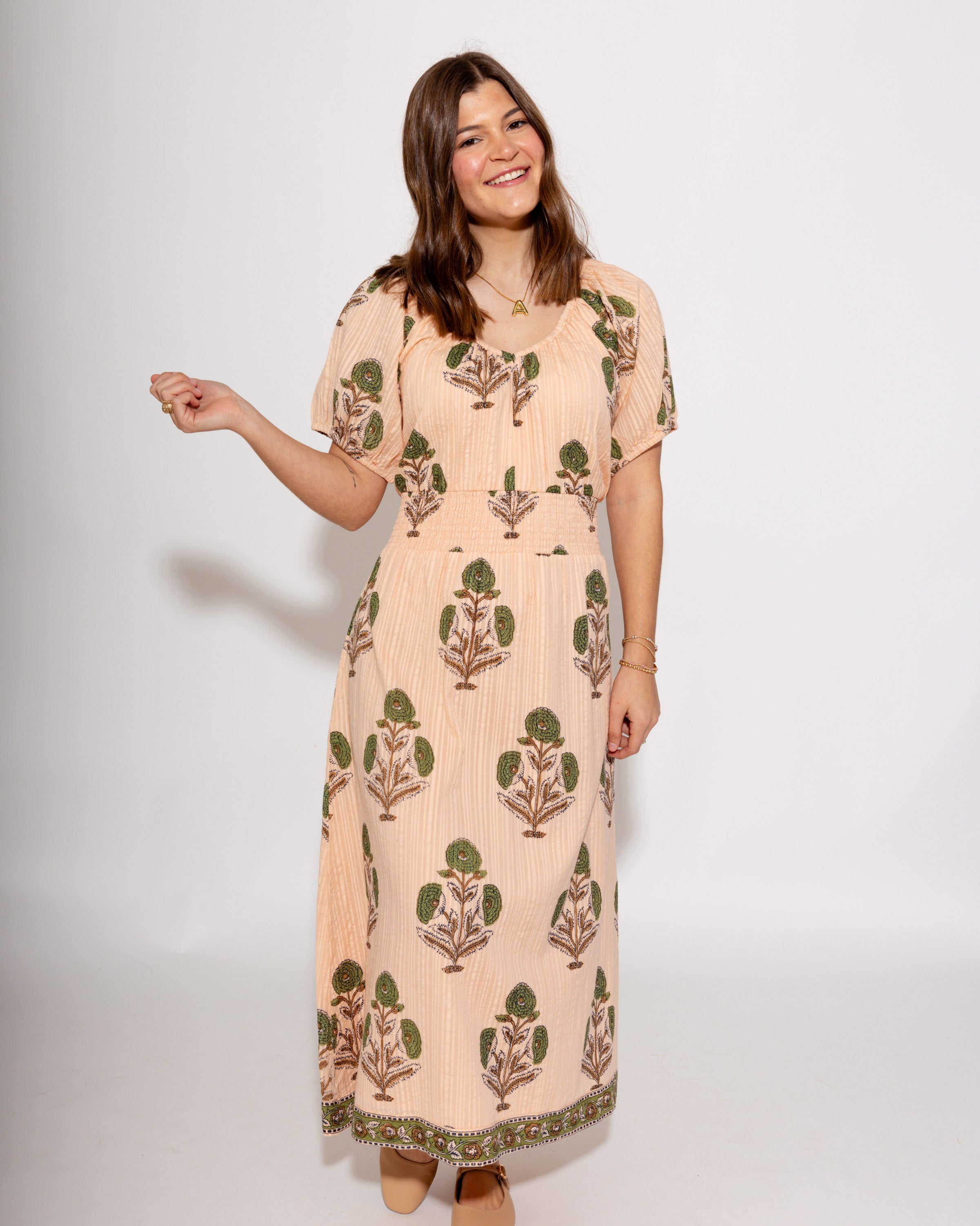 seersucker midi dress Jamie Poppy is wearing the small. Sleeveless V-neck Seersucker Midi Dress