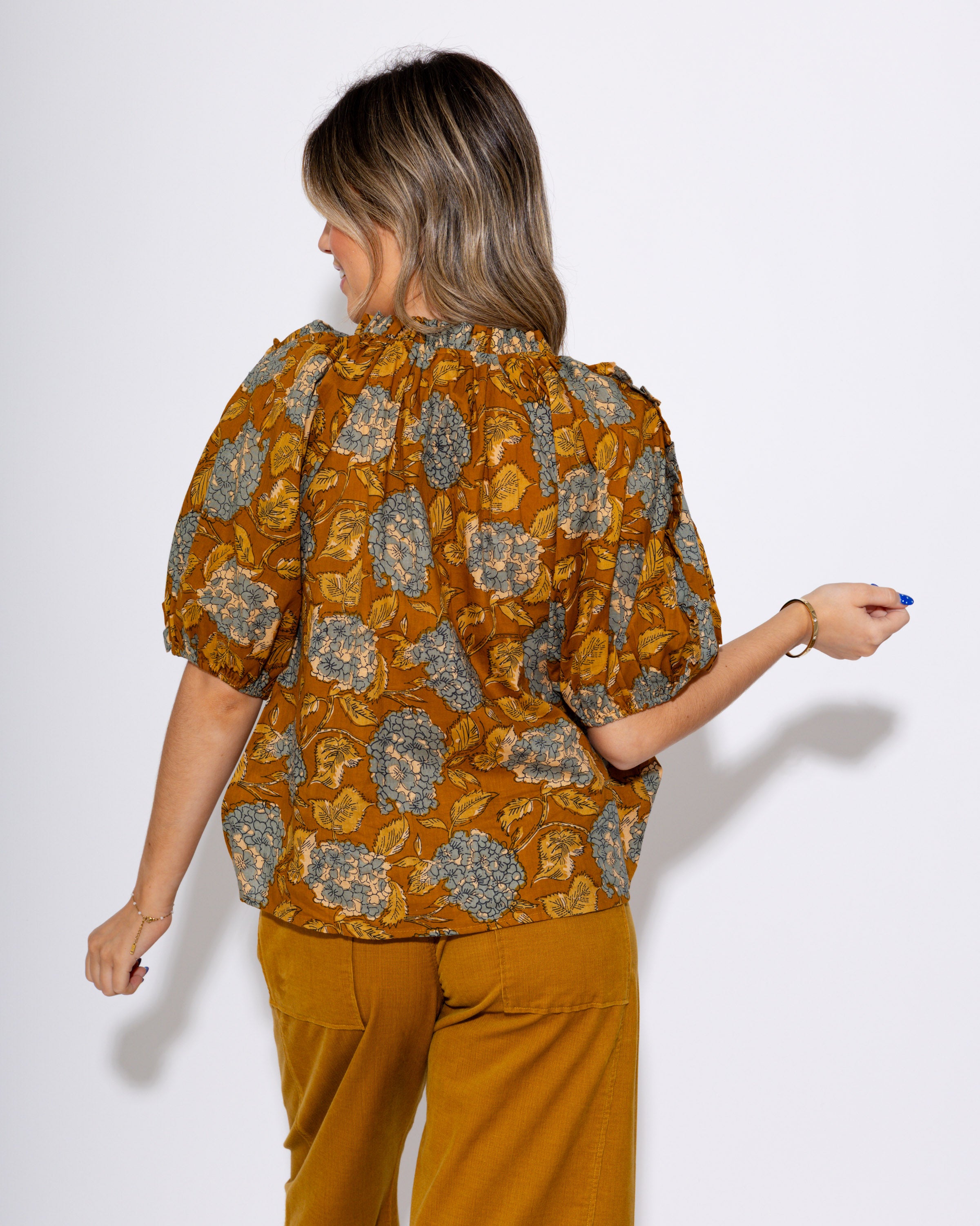 Ivy Jane I Hydranga Ruffle Sleeve Top