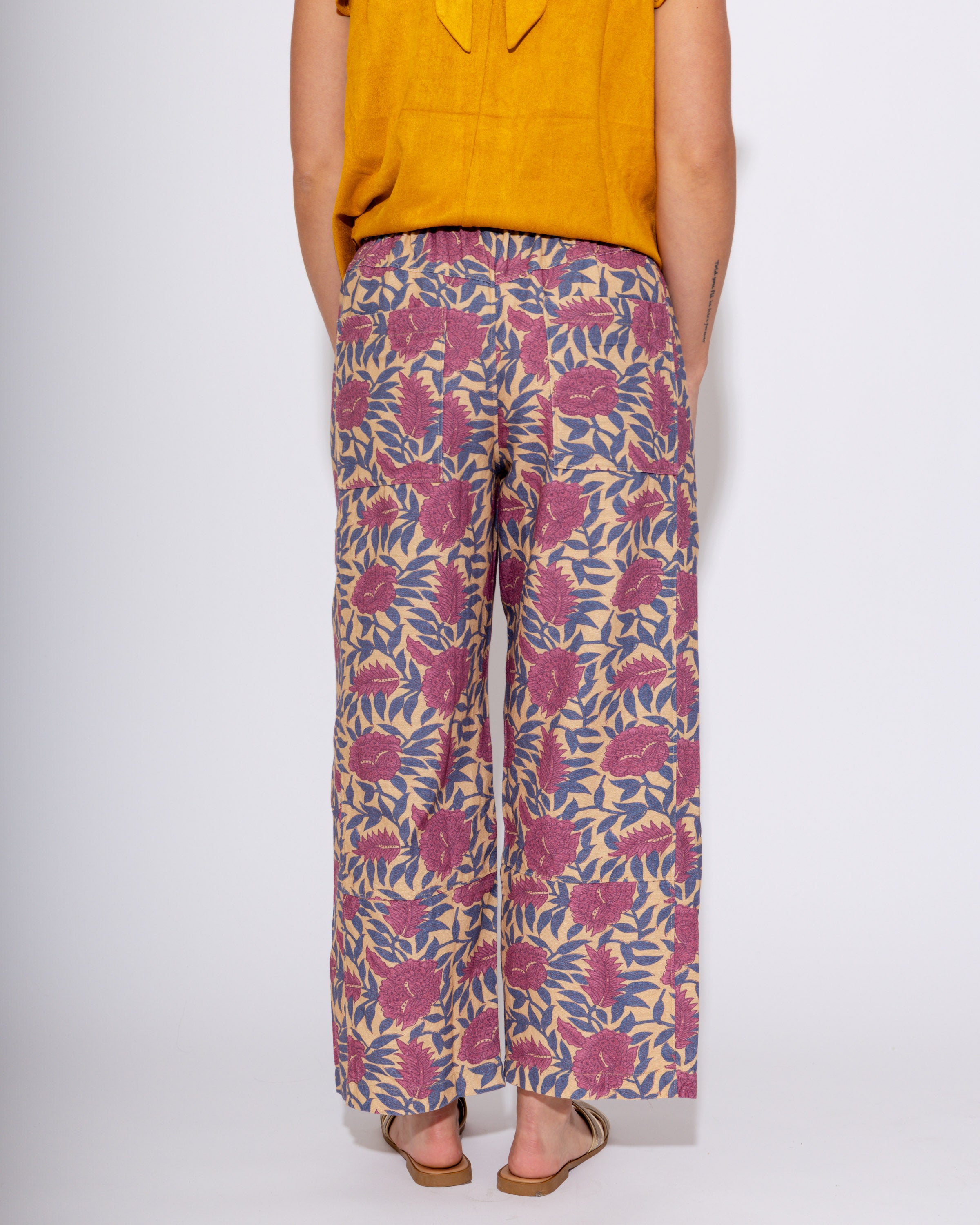 Ivy Jane | Pull on Barrel Pants in Plum Floral