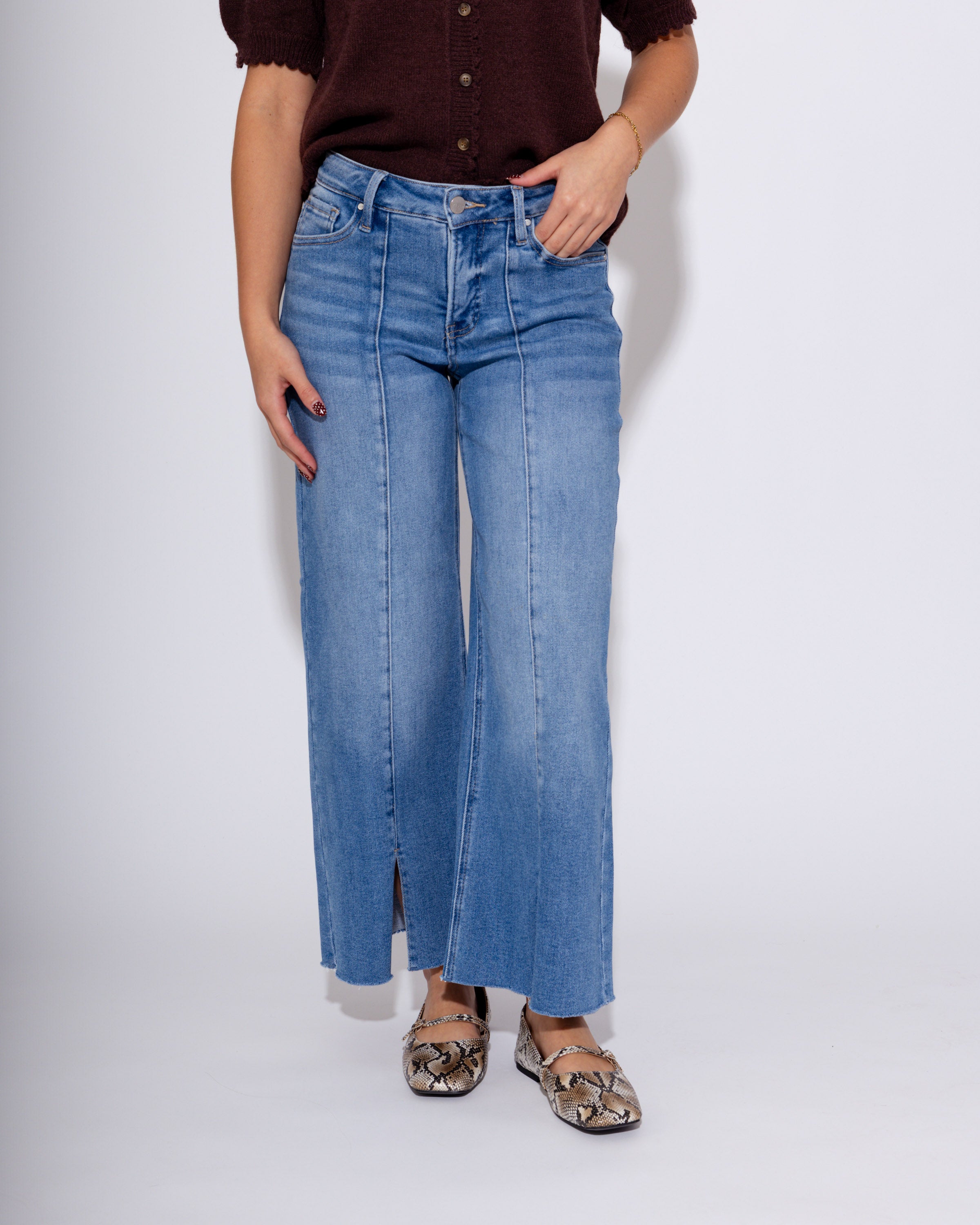Mid-Rise Crop Wide Front Slit Jean