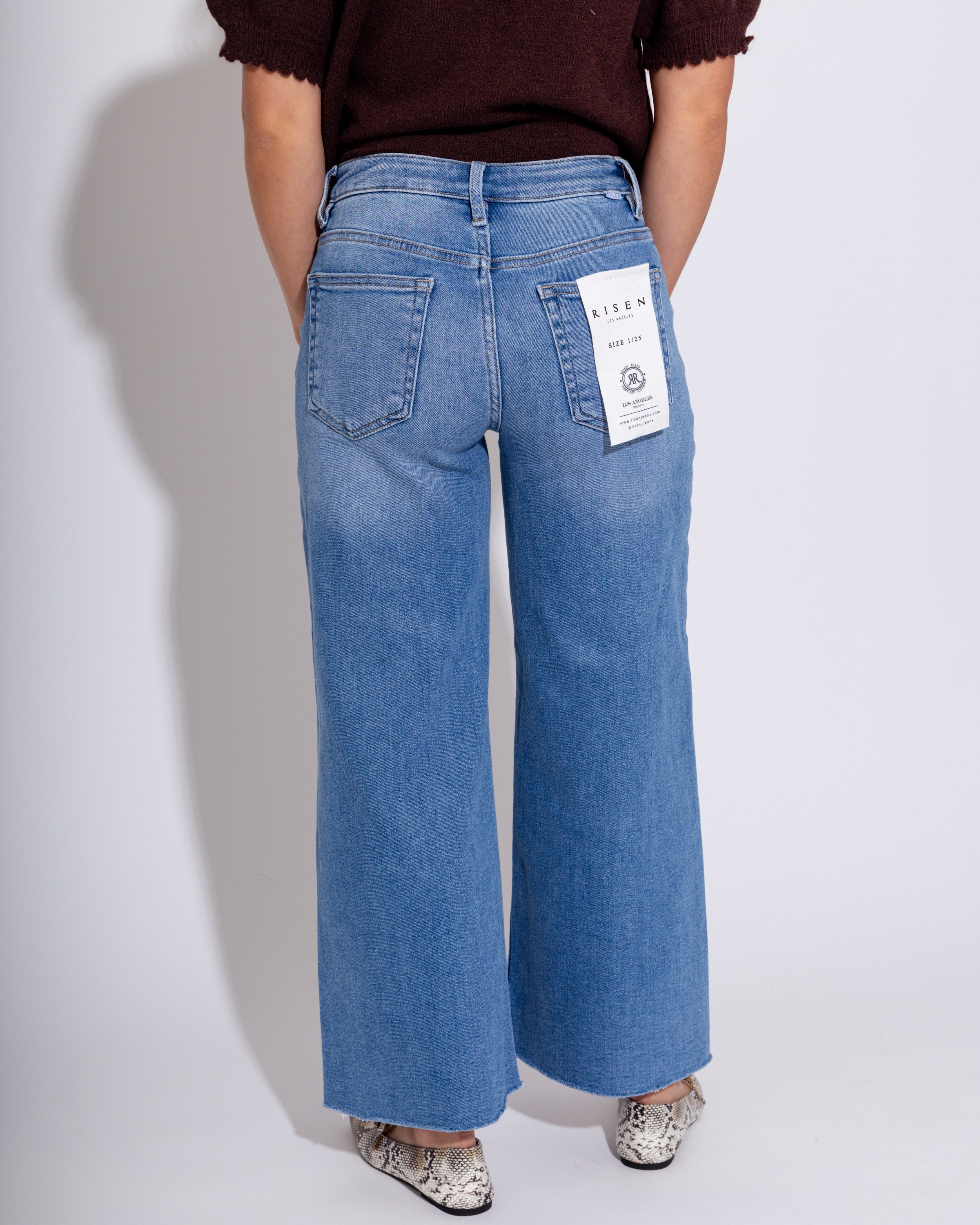 Mid-Rise Crop Wide Front Slit Jean