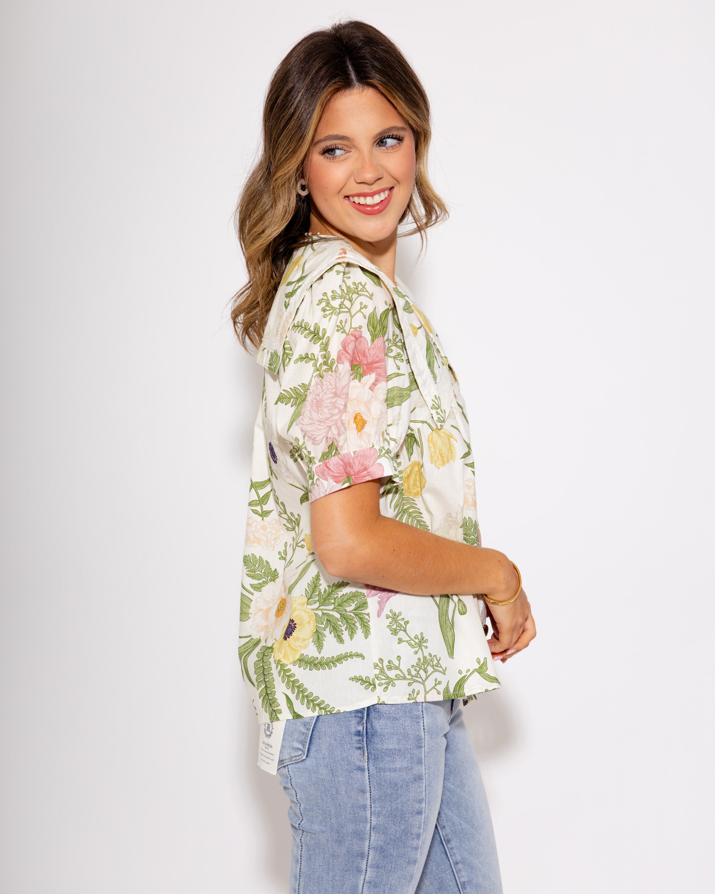Cream Floral Charm Button Up Sailor Collar Top