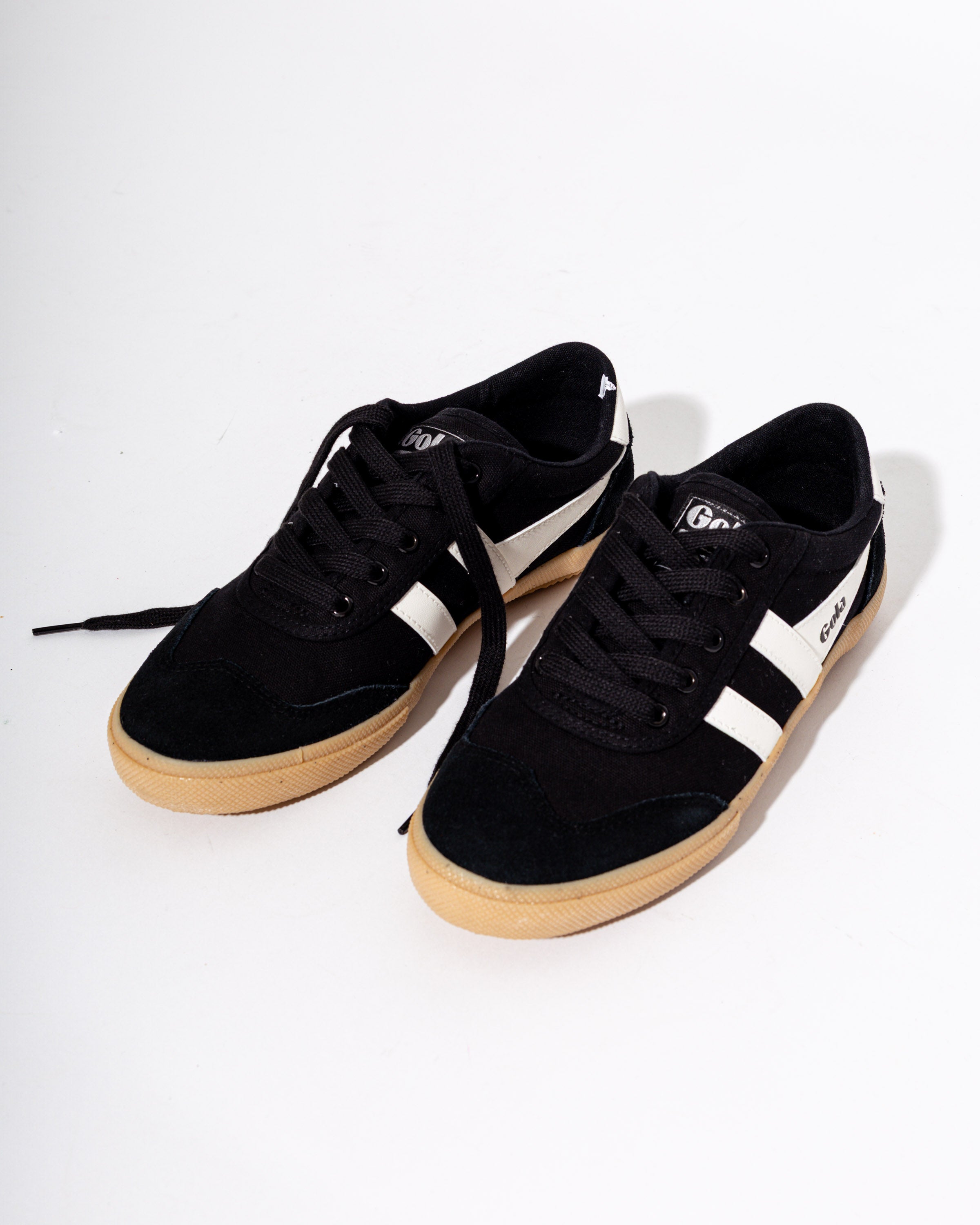 Gola Badminton Sneakers in Black/Off White/Gum