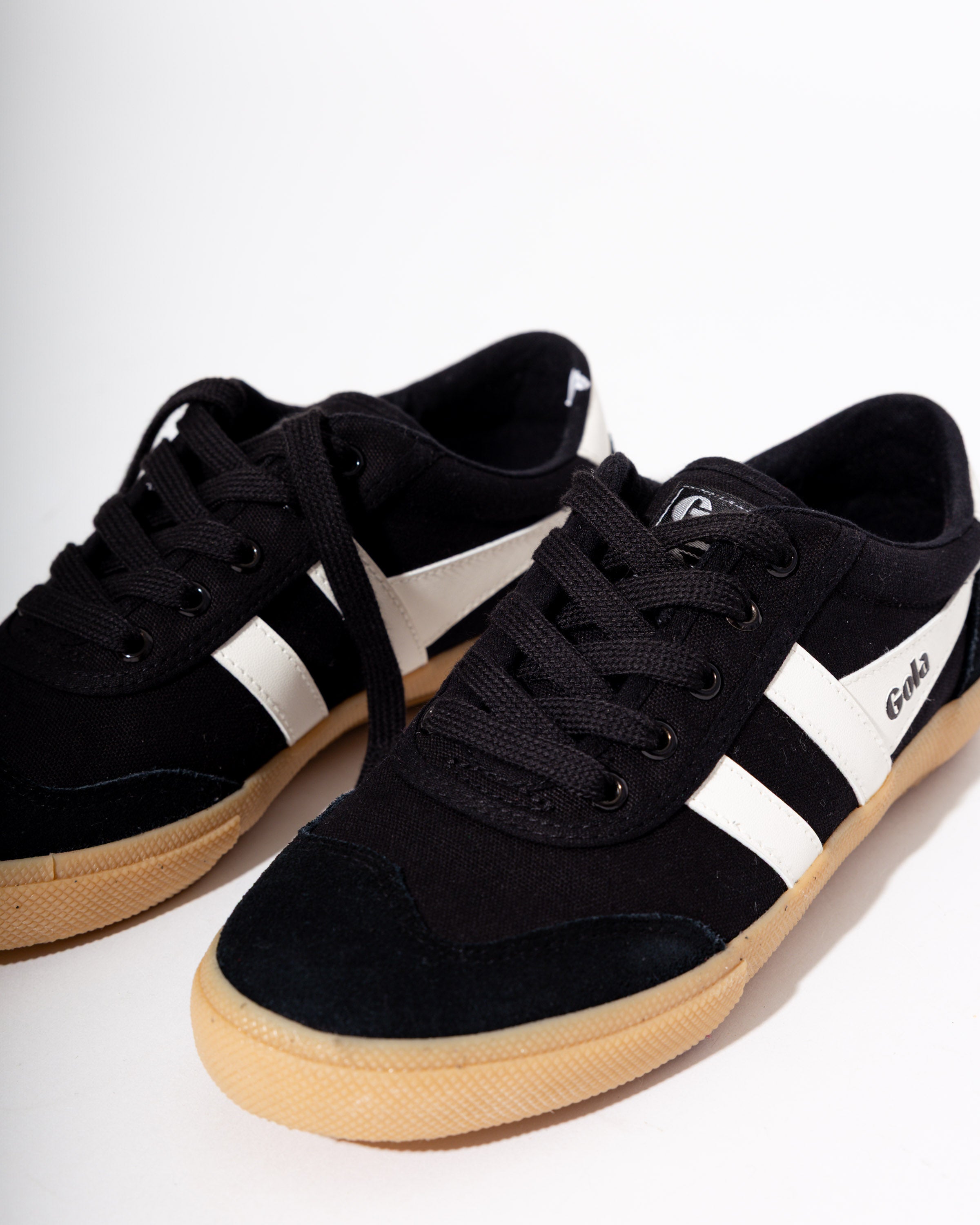 Gola Badminton Sneakers in Black/Off White/Gum