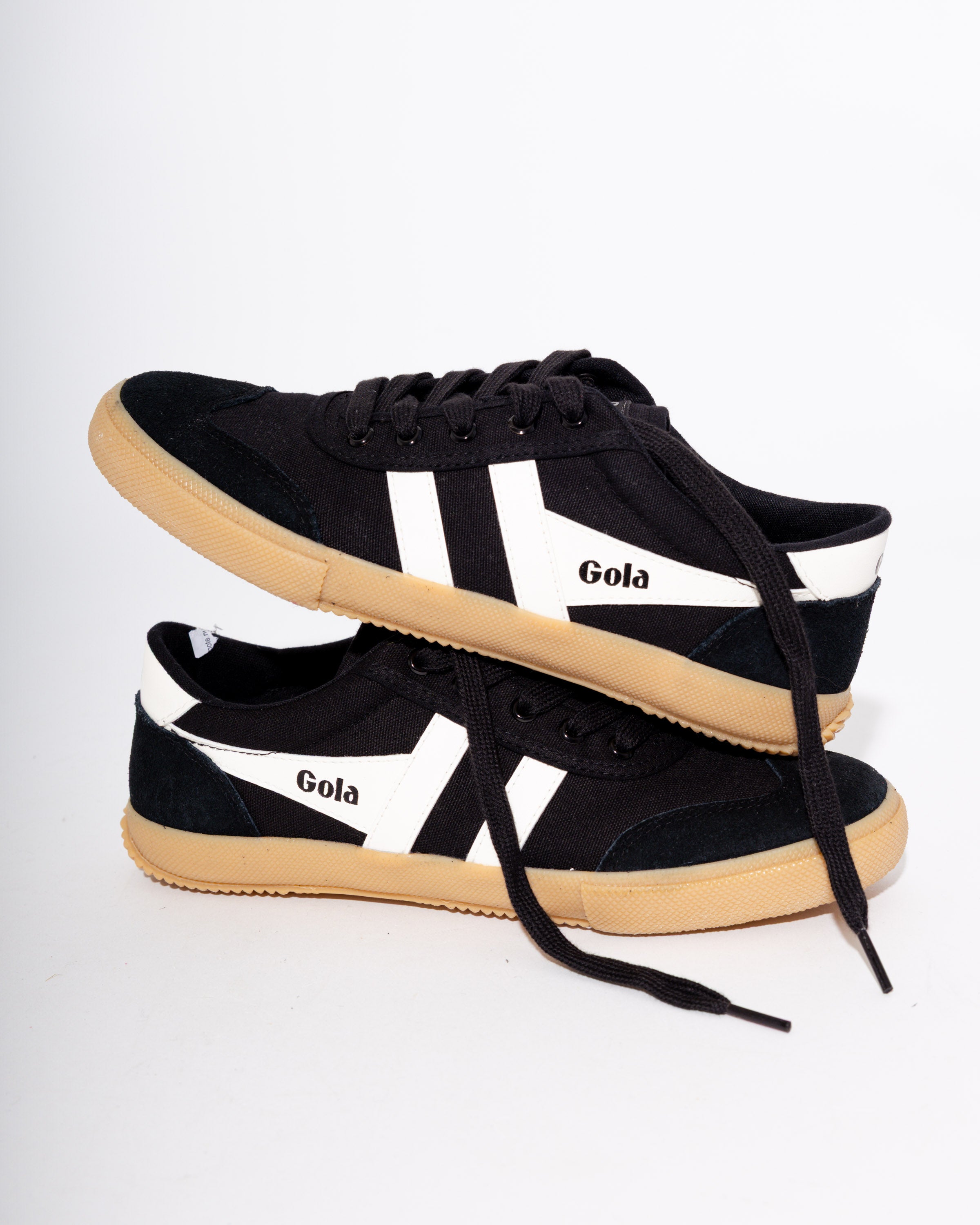Gola Badminton Sneakers in Black/Off White/Gum