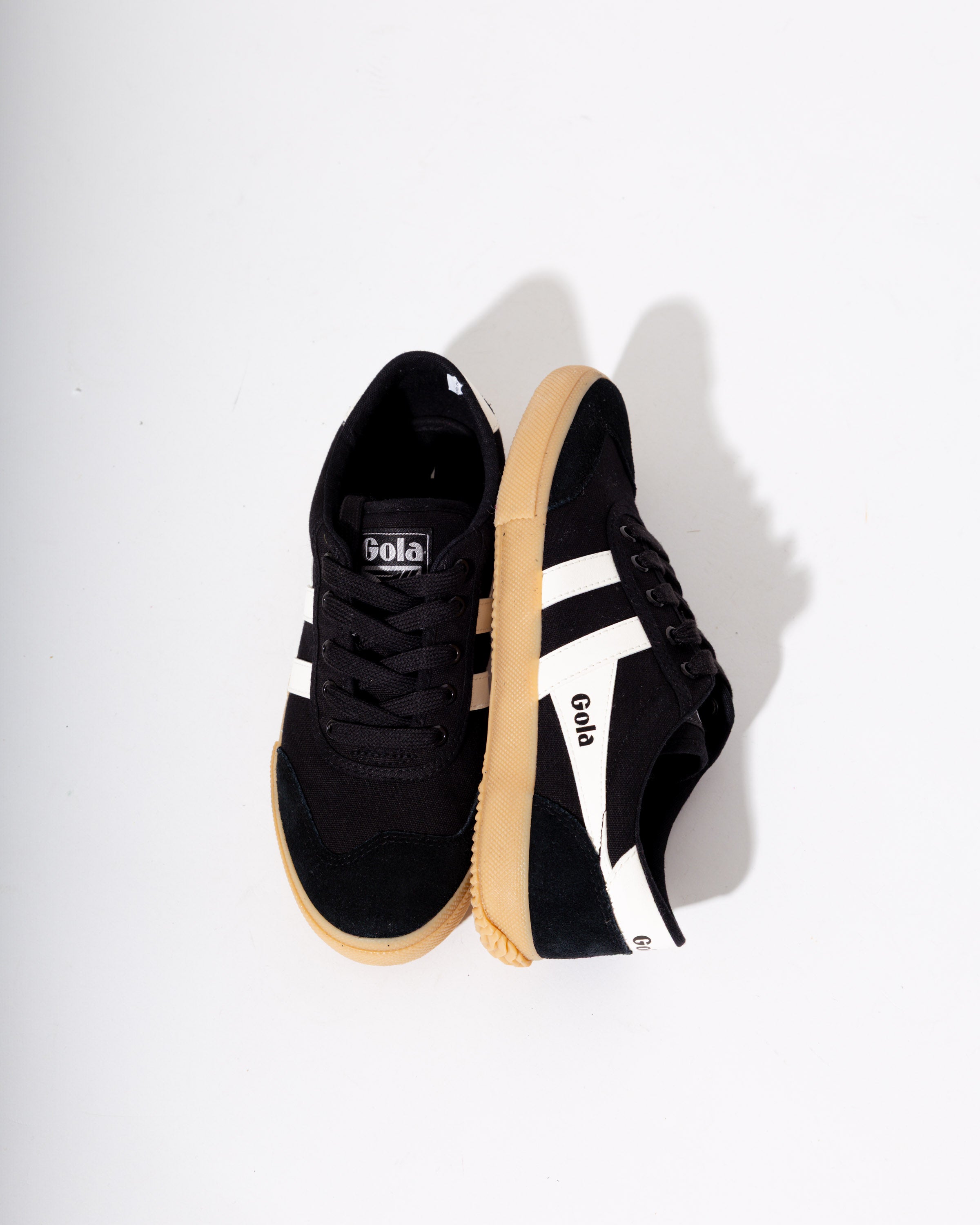 Gola Badminton Sneakers in Black/Off White/Gum