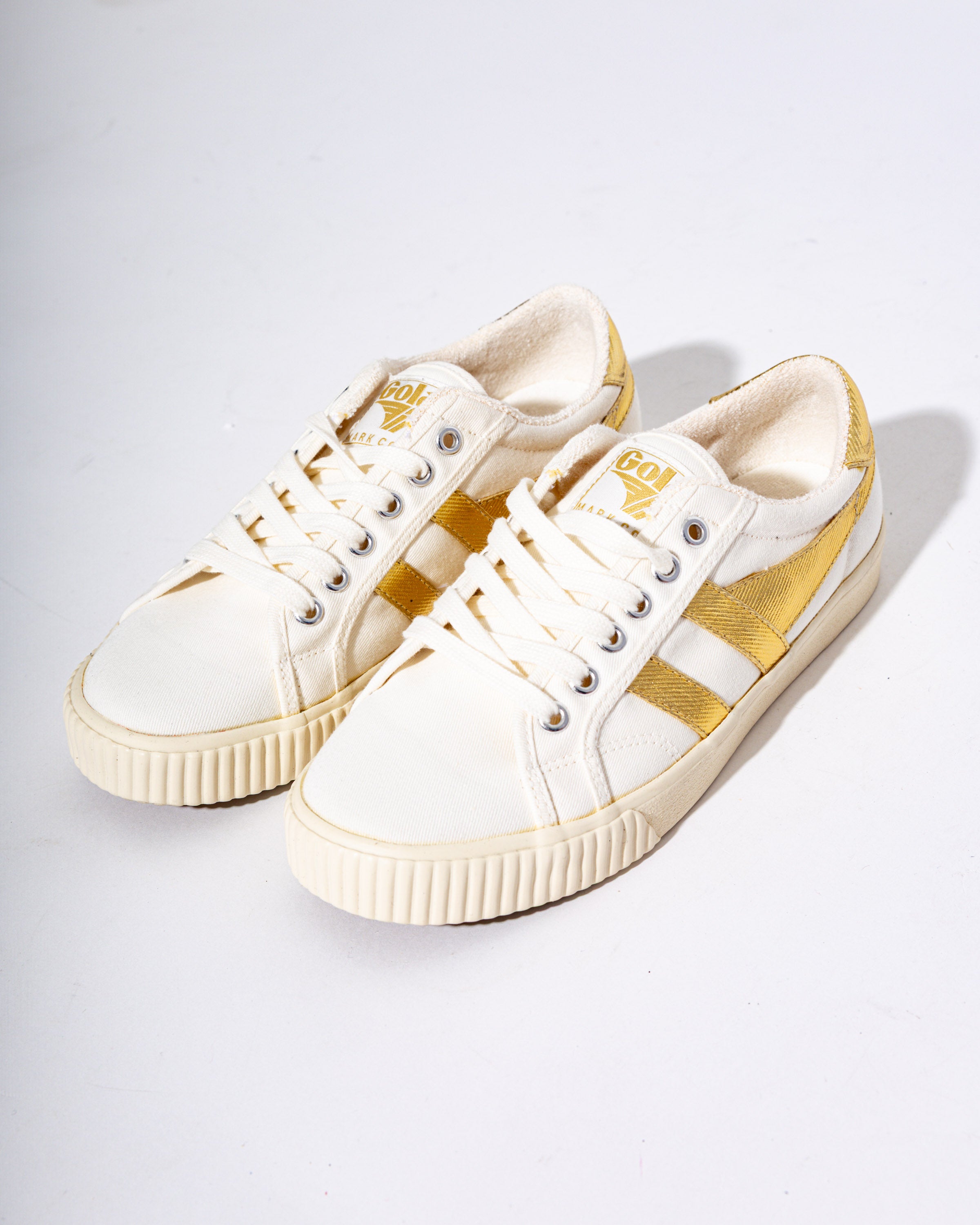Gola Tennis MC Sneakers in Off White/Gold