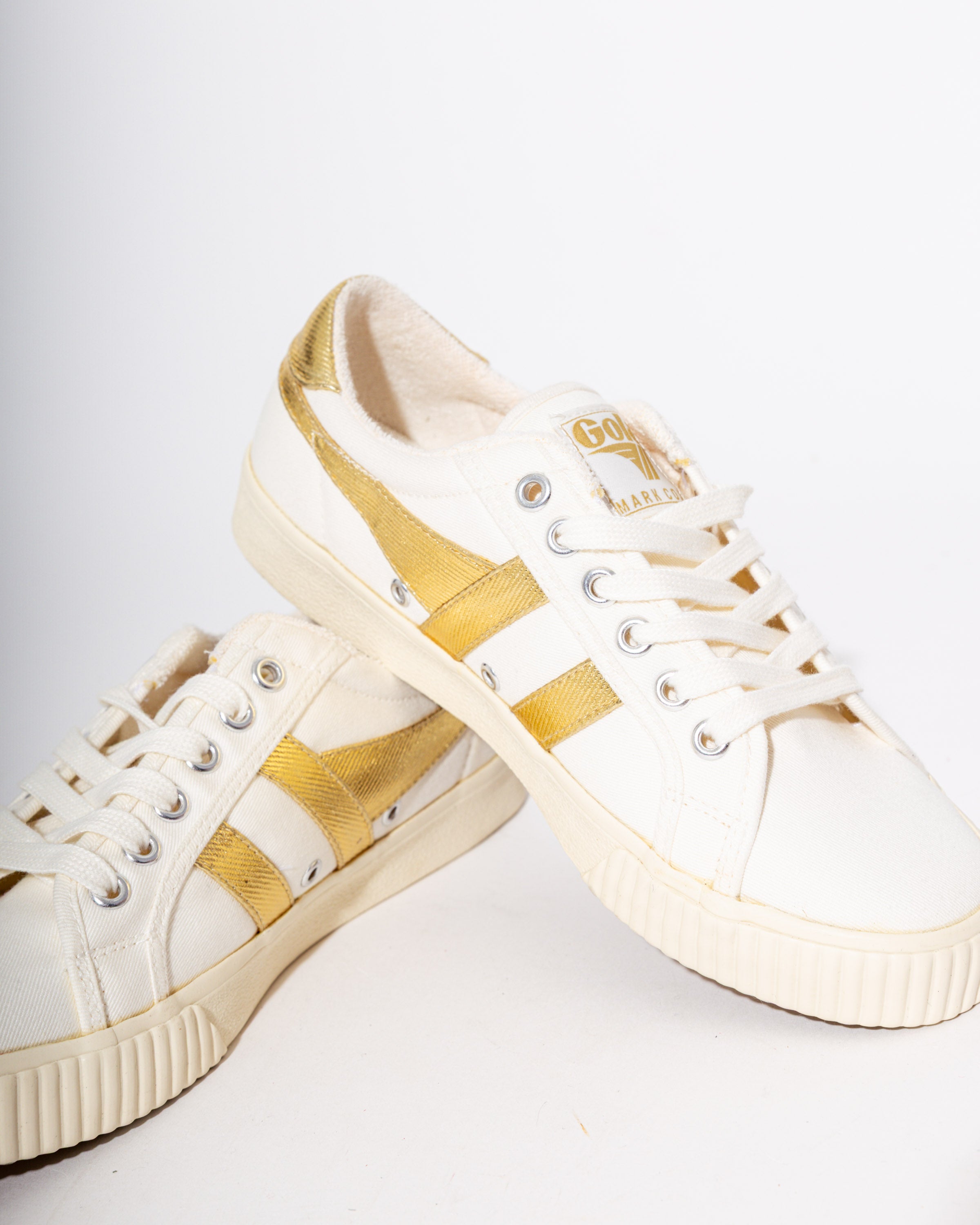 Gola Tennis MC Sneakers in Off White/Gold